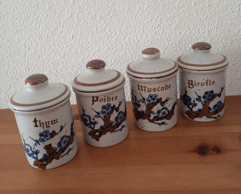 Broc arts et vintage 4 pots a epices 2048x1646 1 768x617