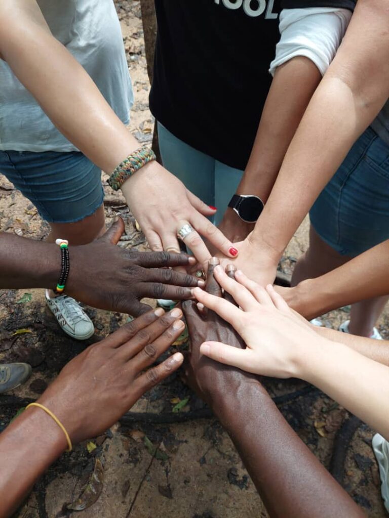 Photo de groupe au chateau de Cape coast , Ghana Photo de groupe au chateau de Cape coast , Ghana