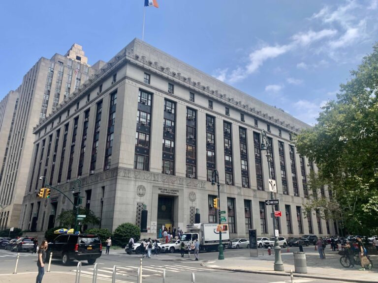 Le batiment ou lon cherche la marriage license 768x576