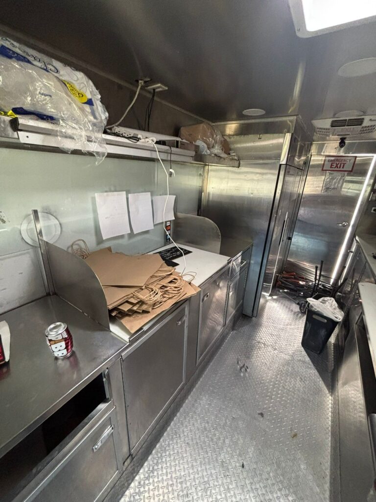 thumbnail PHOTO 2025 10 29 23 56 32 3 1 768x1024