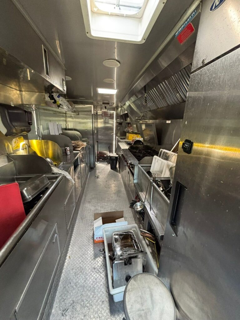 thumbnail PHOTO 2025 10 29 23 56 32 4 1 768x1024