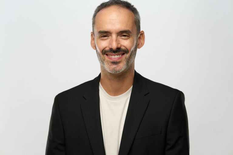 100925   headshots00010 7 compressed  1  768x512