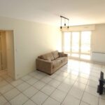 Beautiful three-room apartment 100 m from the Saint-Jacques metro station and 900 m from the Denfert -Rochereau RER station.